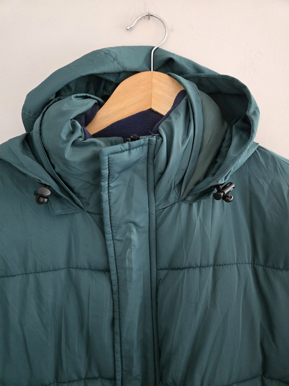 Urban Outfitters dark green puffer jacket, navy fleece lined, fold away hood - Picture 6 of 8